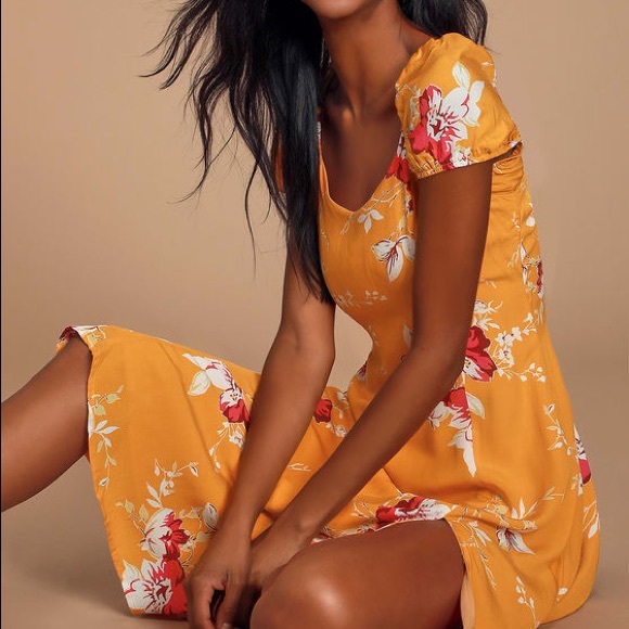 Lulus Dresses & Skirts - NWT Lulus size S beautiful summer midi dress